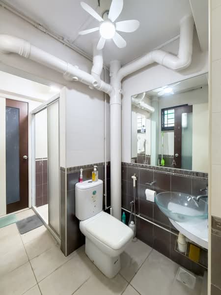 753 Yishun Street 72, 753 Yishun Street 72, 2 Bedrooms, 840 sqft, HDB Flat For Rent, by Kelvin Chua, 500140490 - Bathroom - PropertyGuru.com.sg