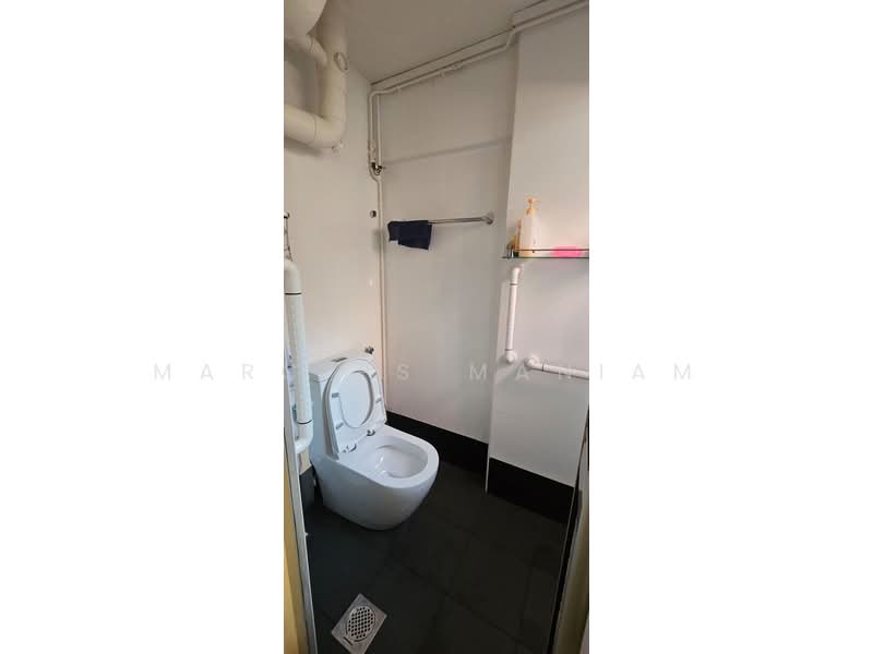 9 Selegie Road, 9 Selegie Road, 2 Bedrooms, 600 sqft, HDB Flat For Rent, by Marc PS Maniam, 500140498 - Bathroom - PropertyGuru.com.sg