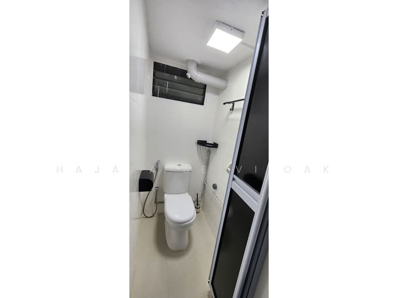 170 Stirling Road, 170 Stirling Road, 2 Bedrooms, 635 sqft, HDB Flat For Rent, by Hajara Beevi Oak, 500140502 - Bathroom - PropertyGuru.com.sg