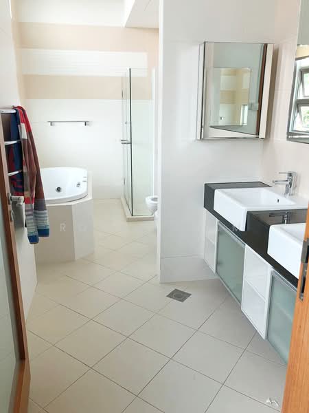 Namly Crescent, Namly Crescent, 5 Bedrooms, 4,400 sqft, Detached House For Rent, by Ronda Tham, 500140510 - Bathroom - PropertyGuru.com.sg