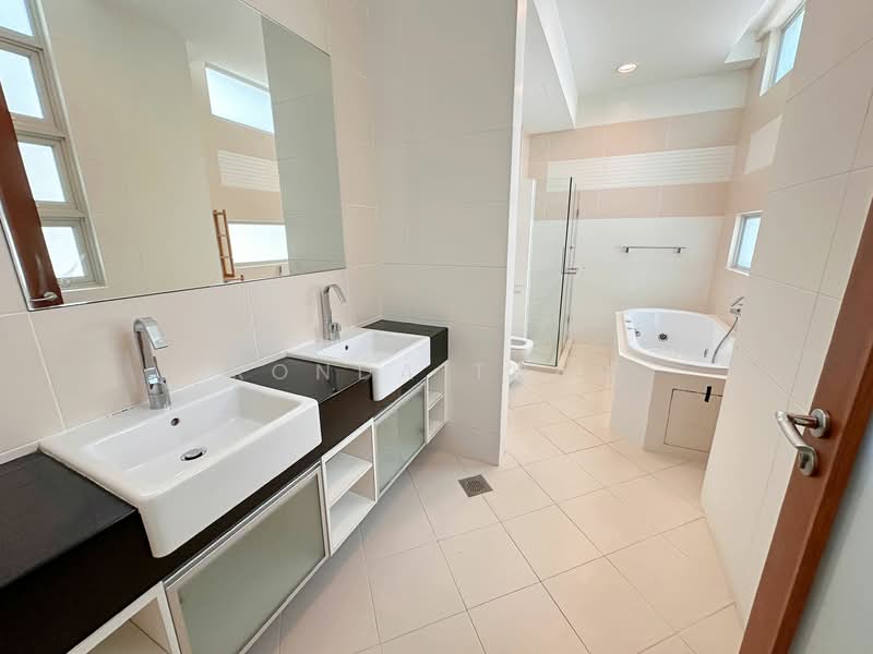 Namly Crescent, Namly Crescent, 5 Bedrooms, 4,400 sqft, Detached House For Rent, by Ronda Tham, 500140510 - Bathroom - PropertyGuru.com.sg