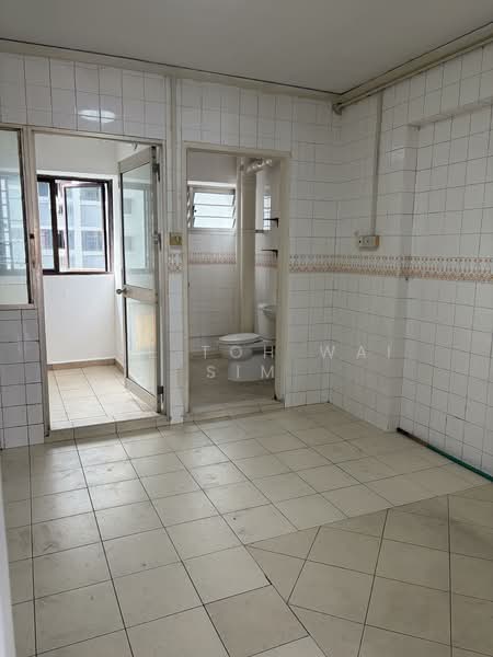 443 Choa Chu Kang Avenue 4, 443 Choa Chu Kang Avenue 4, 3 Bedrooms, 980 sqft, HDB Flat For Sale, by See Toh Wai Sim, 500140511 - Bathroom - PropertyGuru.com.sg