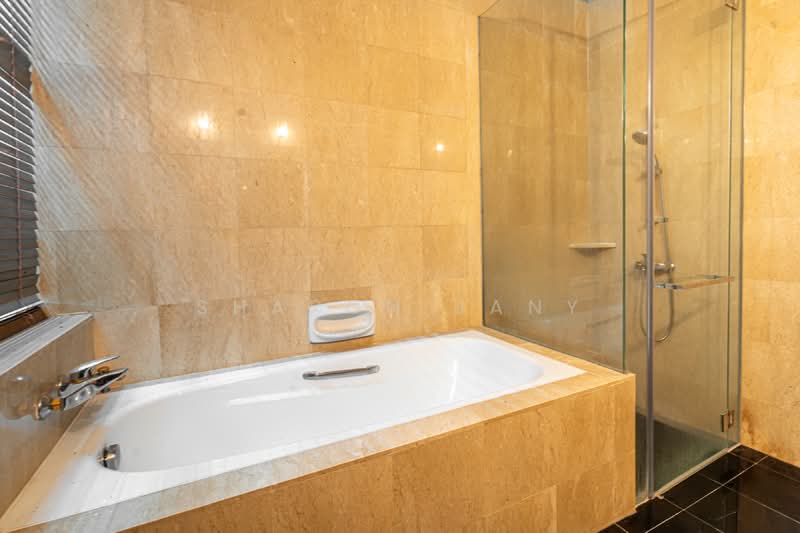The Springside, Springside Walk, 5 Bedrooms, 2,491 sqft, Terraced House For Sale, by Sharon Jany, 500140518 - Bathroom - PropertyGuru.com.sg