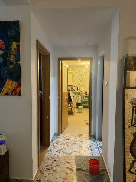 Regal 35, 15 Lorong 35 Geylang, 2 Bedrooms, 947 sqft, Apartment For Rent, by Stephenie Gan, 500140525 - Corridor - PropertyGuru.com.sg