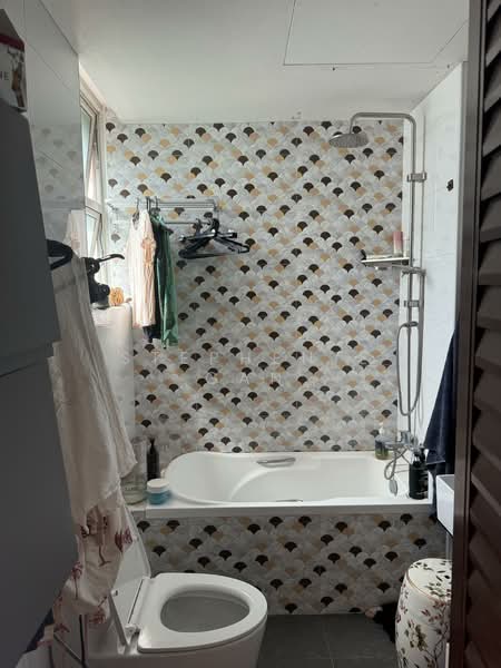 Regal 35, 15 Lorong 35 Geylang, 2 Bedrooms, 947 sqft, Apartment For Rent, by Stephenie Gan, 500140525 - Bathroom - PropertyGuru.com.sg