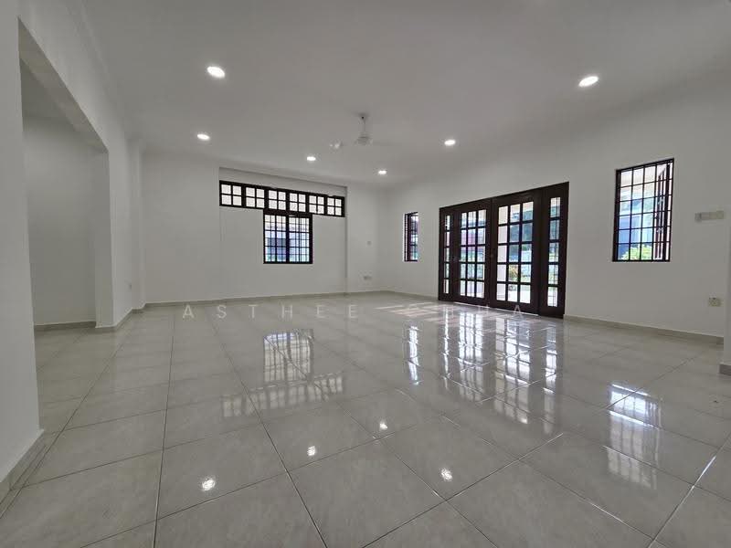 lynwood grove, LYNWOOD GROVE, Macpherson / Potong Pasir, 5 Bedrooms, 2,800 sqft, Detached House For Rent, by Asthee Chua, 500140532 - Living Room - PropertyGuru.com.sg