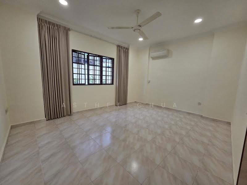 lynwood grove, LYNWOOD GROVE, Macpherson / Potong Pasir, 5 Bedrooms, 2,800 sqft, Detached House For Rent, by Asthee Chua, 500140532 - Bedroom - PropertyGuru.com.sg