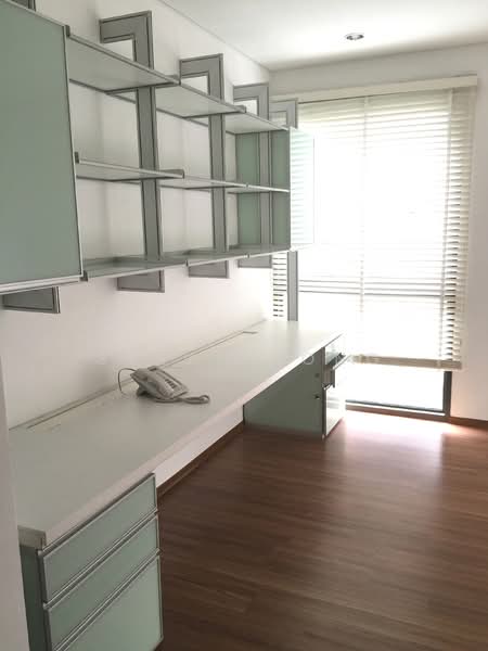 Trevose 12, Trevose Crescent, 4 Bedrooms, 9,300 sqft, Detached House For Rent, by Susan Tong, 500140558 - Study - PropertyGuru.com.sg