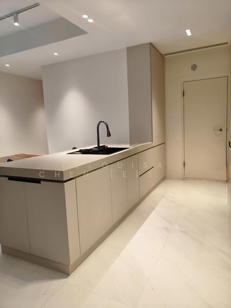Beach Road | Bugis Luxury Condo, , 2 Bedrooms, 1,152 sqft, Condominium For Sale, by Ellouisa Chen (Elle Chen), 500140559 - Kitchen - PropertyGuru.com.sg