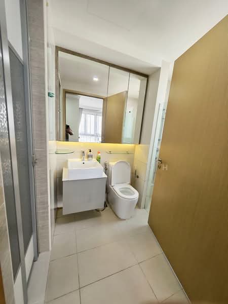 SkyPark Residences, 5 Sembawang Crescent, 4 Bedrooms, 1,302 sqft, Executive Condominium For Sale, by Hazel Toh, 500140566 - Bathroom - PropertyGuru.com.sg