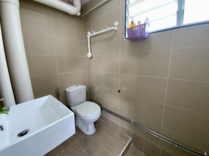 164 Tampines Street 12, 164 Tampines Street 12, 3 Bedrooms, 1,141 sqft, HDB Flat For Sale, by Ryan A, 500140594 - Bathroom - PropertyGuru.com.sg