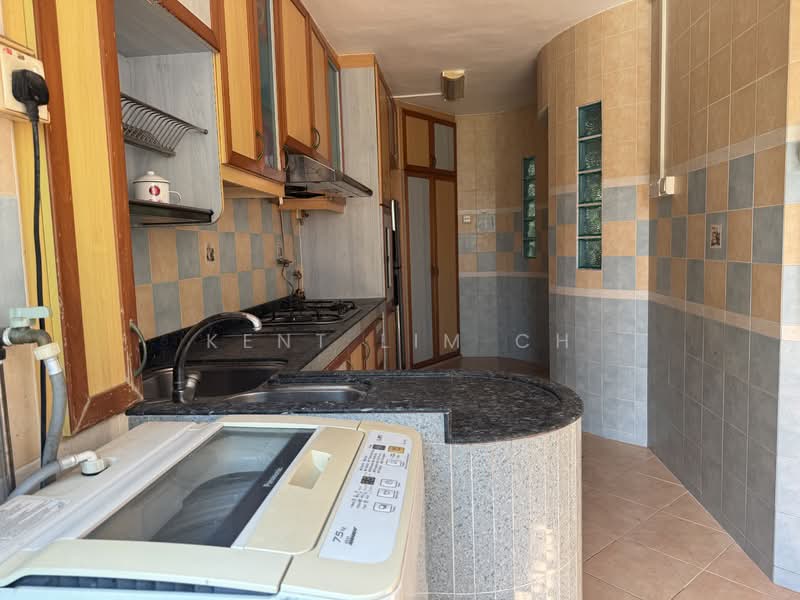 211 Serangoon Avenue 4, 211 Serangoon Avenue 4, 3 Bedrooms, 1,012 sqft, HDB Flat For Sale, by Kent Lim CH, 500140602 - Kitchen - PropertyGuru.com.sg
