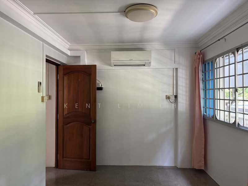 211 Serangoon Avenue 4, 211 Serangoon Avenue 4, 3 Bedrooms, 1,012 sqft, HDB Flat For Sale, by Kent Lim CH, 500140602 - Bedroom 2 - PropertyGuru.com.sg