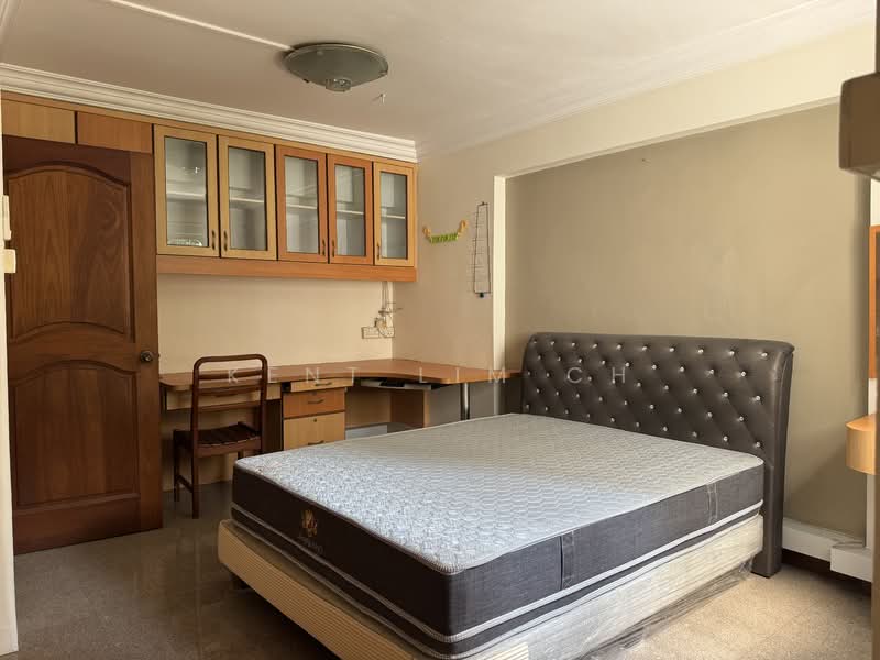 211 Serangoon Avenue 4, 211 Serangoon Avenue 4, 3 Bedrooms, 1,012 sqft, HDB Flat For Sale, by Kent Lim CH, 500140602 - Main Bedroom - PropertyGuru.com.sg