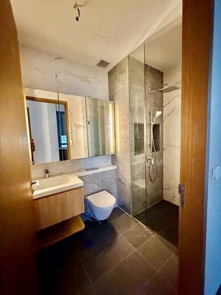 Sanctuary @ Newton, 2 Surrey Rd, 2 Bedrooms, 807 sqft, Condominium For Rent, by Joyce Lim, 500140606 - Bathroom - PropertyGuru.com.sg
