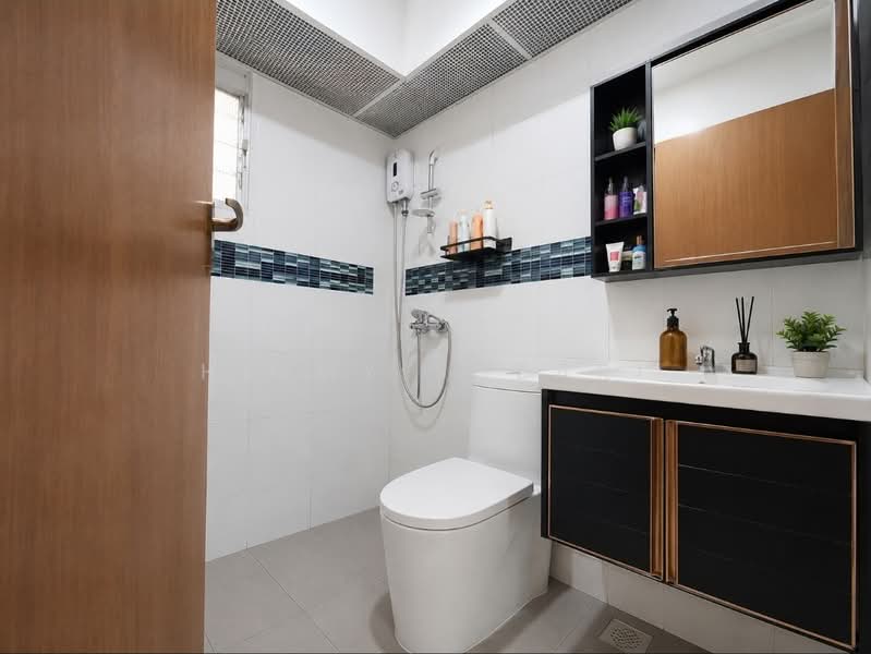 208A Punggol Place, 208A Punggol Place, 2 Bedrooms, 721 sqft, HDB Flat For Sale, by Helmy Subari, 500140608 - Bathroom - PropertyGuru.com.sg
