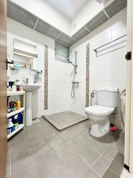 571 Choa Chu Kang Street 52, 571 Choa Chu Kang Street 52, 2 Bedrooms, 721 sqft, HDB Flat For Sale, by M. Fahmi, 500140615 - Bathroom - PropertyGuru.com.sg