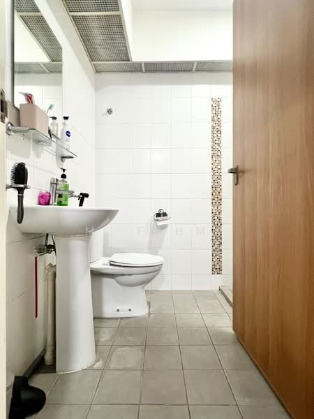 571 Choa Chu Kang Street 52, 571 Choa Chu Kang Street 52, 2 Bedrooms, 721 sqft, HDB Flat For Sale, by M. Fahmi, 500140615 - Bathroom - PropertyGuru.com.sg