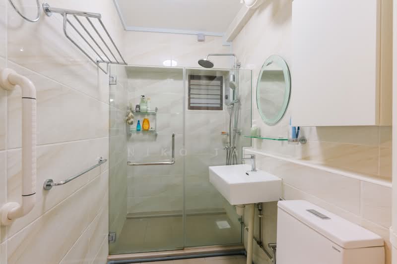 191 Bukit Batok West Avenue 6, 191 Bukit Batok West Avenue 6, 3 Bedrooms, 1,087 sqft, HDB Flat For Sale, by Niko Tan, 500140622 - Bathroom - PropertyGuru.com.sg