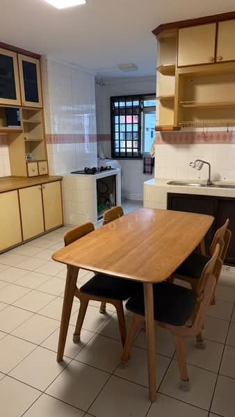 731 Jurong West Street 72, 731 Jurong West Street 72, 2 Bedrooms, 950 sqft, HDB Flat For Rent, by Kelvin Tok, 500140626 - Kitchen - PropertyGuru.com.sg