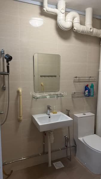 731 Jurong West Street 72, 731 Jurong West Street 72, 2 Bedrooms, 950 sqft, HDB Flat For Rent, by Kelvin Tok, 500140626 - Bathroom - PropertyGuru.com.sg
