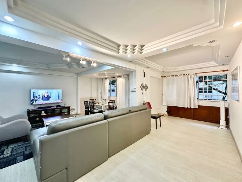 615 Woodlands Avenue 4, 615 Woodlands Avenue 4, 3 Bedrooms, 1,313 sqft, HDB Flat For Sale, by Gladys Kee, 500140632 - Living Room - PropertyGuru.com.sg