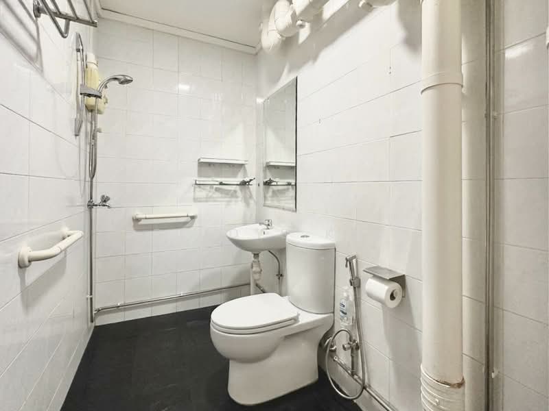 615 Woodlands Avenue 4, 615 Woodlands Avenue 4, 3 Bedrooms, 1,313 sqft, HDB Flat For Sale, by Gladys Kee, 500140632 - Bathroom - PropertyGuru.com.sg