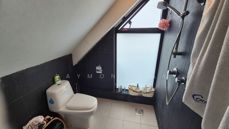 Unit in Kembangan / Telok Kurau, , 4 Bedrooms, 2,121 sqft, Condominium For Sale, by Raymond Tay, 500140653 - Bathroom - PropertyGuru.com.sg