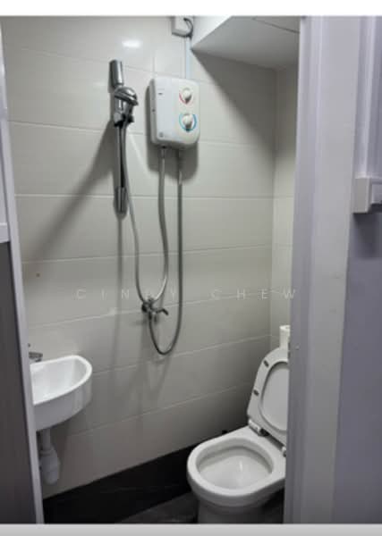 Aquarius By The Park, 1 Bedok Reservoir View, Room Rental, 150 sqft, Condominium For Rent, by Cindy Chew, 500140676 - Bathroom - PropertyGuru.com.sg