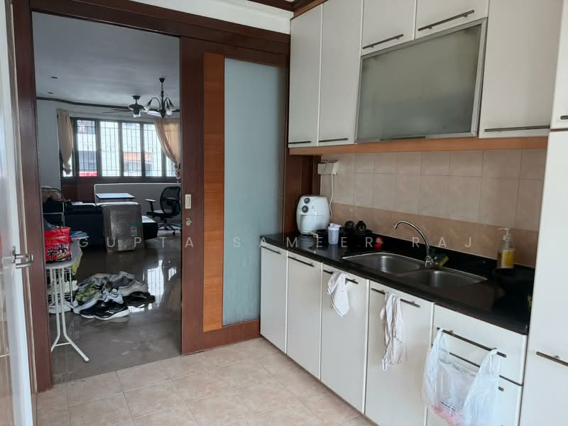 Mendon Spring, 198 Pasir Panjang Road, 3 Bedrooms, 1,054 sqft, Condominium For Rent, by Gupta Sameer Raj, 500140681 - Kitchen - PropertyGuru.com.sg