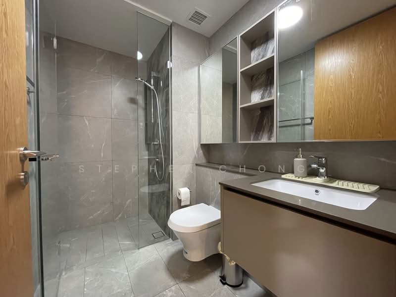 Penrose, 22 Sims Drive, 2 Bedrooms, 700 sqft, Condominium For Sale, by Stephen Chong, 500140695 - Common Bathroom - PropertyGuru.com.sg