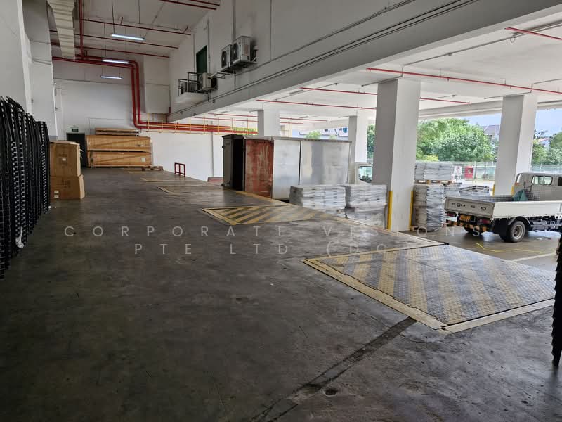 Changi South / high ceiling & floor loading for Rent, Changi South (Logistics zone), 12,200 sqft, Warehouse For Rent, by DENNIS CHENG, 500140698 - 6 loading/unloading bays - CommercialGuru.com.sg