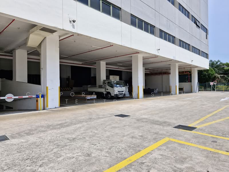 Changi South / high ceiling & floor loading for Rent, Changi South (Logistics zone), 12,200 sqft, Warehouse For Rent, by DENNIS CHENG, 500140698 - 6 loading/unloading bays - CommercialGuru.com.sg