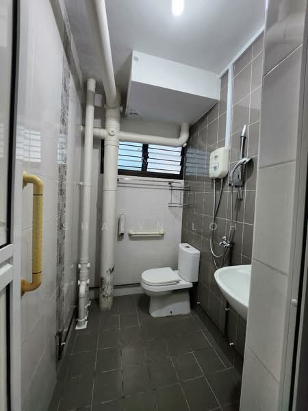 274 Tampines Street 22, 274 Tampines Street 22, 2 Bedrooms, 785 sqft, HDB Flat For Rent, by Shalyn Loh, 500140714 - Common Bathroom - PropertyGuru.com.sg