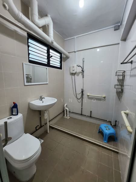 274 Tampines Street 22, 274 Tampines Street 22, 2 Bedrooms, 785 sqft, HDB Flat For Rent, by Shalyn Loh, 500140714 - Master Bathroom - PropertyGuru.com.sg