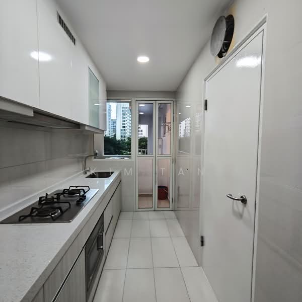 1 Canberra, 7 Canberra Drive, 3 Bedrooms, 1,044 sqft, Executive Condominium For Rent, by Kim Tan, 500140723 - Kitchen - PropertyGuru.com.sg