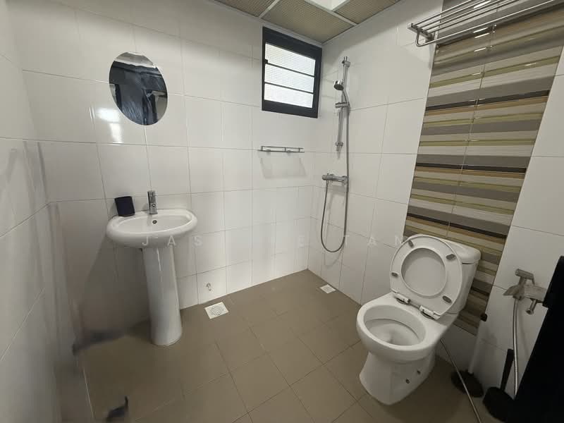 472C Fernvale Street, 472C Fernvale Street, 3 Bedrooms, 1,000 sqft, HDB Flat For Sale, by Jasmine Tan, 500140734 - Bathroom - PropertyGuru.com.sg