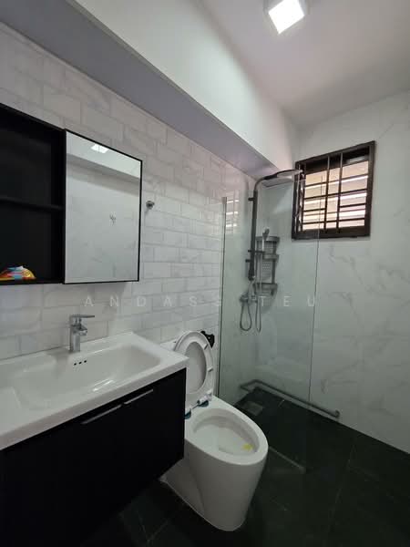 152 Rivervale Crescent, 152 Rivervale Crescent, 2 Bedrooms, 980 sqft, HDB Flat For Rent, by Andass Teu, 500140744 - Bathroom - PropertyGuru.com.sg