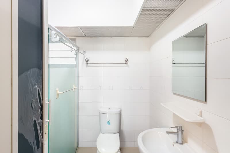 613C Punggol Drive, 613C Punggol Drive, 3 Bedrooms, 1,001 sqft, HDB Flat For Sale, by Harith Nash, 500140762 - Master Bathroom - PropertyGuru.com.sg