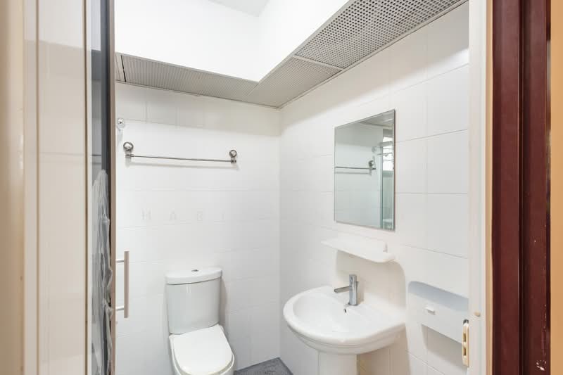 613C Punggol Drive, 613C Punggol Drive, 3 Bedrooms, 1,001 sqft, HDB Flat For Sale, by Harith Nash, 500140762 - Master Bathroom - PropertyGuru.com.sg