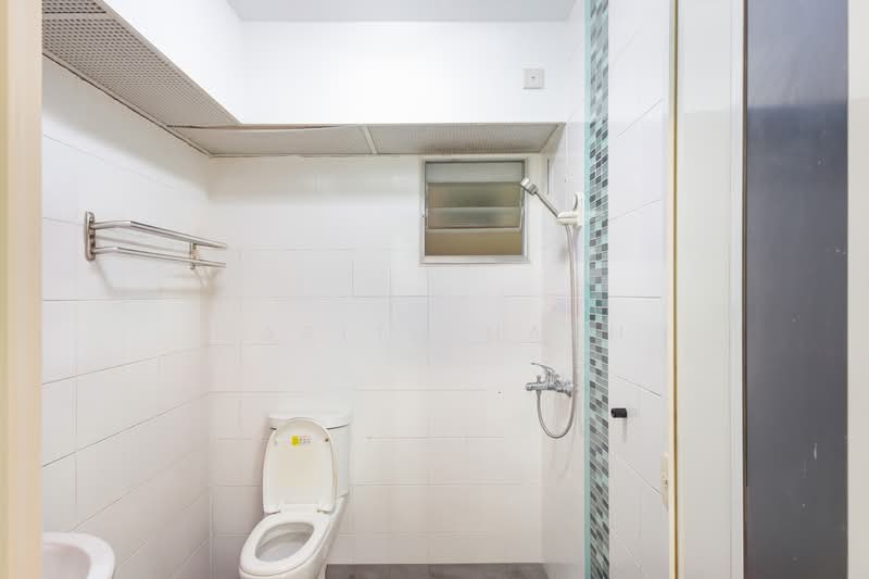 613C Punggol Drive, 613C Punggol Drive, 3 Bedrooms, 1,001 sqft, HDB Flat For Sale, by Harith Nash, 500140762 - Common Bathroom - PropertyGuru.com.sg