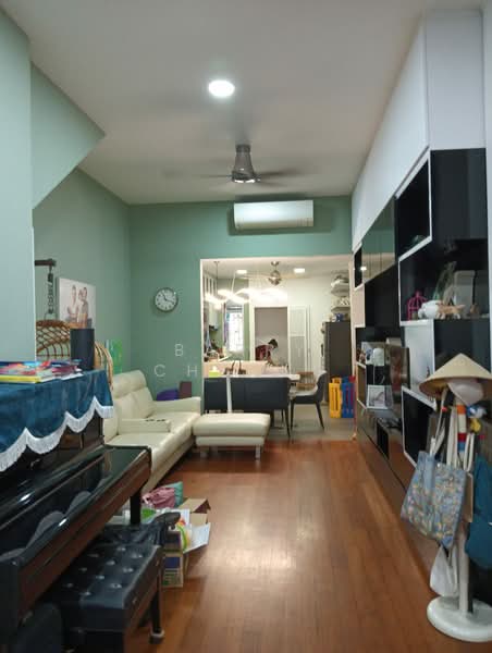 Chapel Close, , 4 Bedrooms, 1,335 sqft, Terraced House For Rent, by Barry Cheong, 500140785 - Living Room - PropertyGuru.com.sg