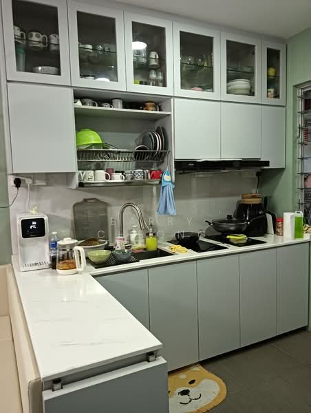 Chapel Close, , 4 Bedrooms, 1,335 sqft, Terraced House For Rent, by Barry Cheong, 500140785 - Kitchen - PropertyGuru.com.sg