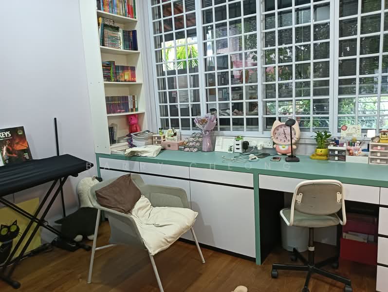Chapel Close, , 4 Bedrooms, 1,335 sqft, Terraced House For Rent, by Barry Cheong, 500140785 - Study - PropertyGuru.com.sg
