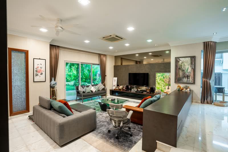 1km to Pei Hwa Primary! Renovated 2-Sty Semi-D | Huge Garden | Wide Frontage | 4,854 sqft Land, , 5 Bedrooms, 4,000 sqft, Semi-Detached House For Sale, by Erlinda Efendi, 500140824 - Living Room - PropertyGuru.com.sg