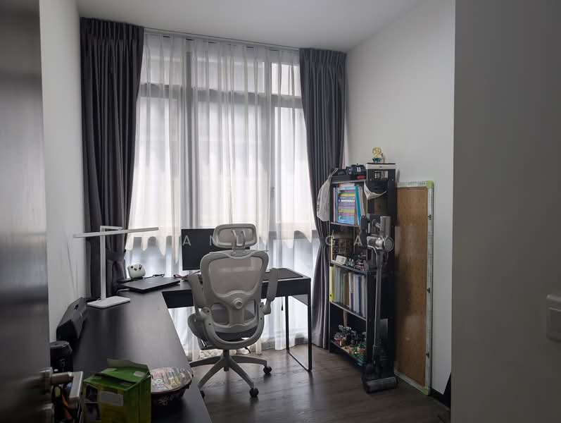 Symphony Suites, 1 Yishun Close, 4 Bedrooms, 1,023 sqft, Condominium For Sale, by Daniel Gay, 500140826 - 2nd Common Bedroom - PropertyGuru.com.sg