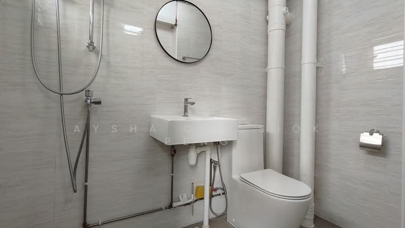 236 Bishan Street 22, 236 Bishan Street 22, 4 Bedrooms, 1,485 sqft, HDB Flat For Rent, by Aysha Ong Siok Peng, 500140828 - Common Bathroom - PropertyGuru.com.sg