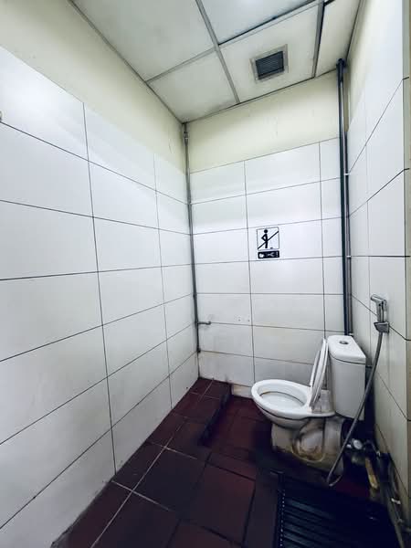Enterprise One, 1 Kaki Bukit Road 1, 2,164 sqft, Factory / Workshop (B2) For Rent, by John Chong, 500140873 - Bathroom - CommercialGuru.com.sg