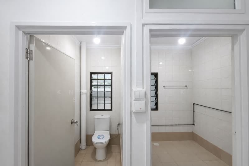 565A Halton Road, , 3 Bedrooms, 1,965 sqft, Semi-Detached House For Rent, by Chris Cheng, 500140877 - Bathroom - PropertyGuru.com.sg