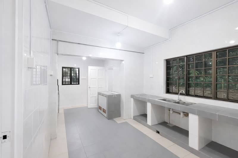 565A Halton Road, , 3 Bedrooms, 1,965 sqft, Semi-Detached House For Rent, by Chris Cheng, 500140877 - Kitchen - PropertyGuru.com.sg